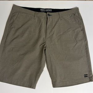 Billabong Mens Crossfire submersibles length 19” tan.  Lightly worn